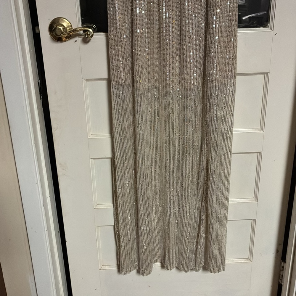 Elegant Sequin Gown - Picture 4 of 10